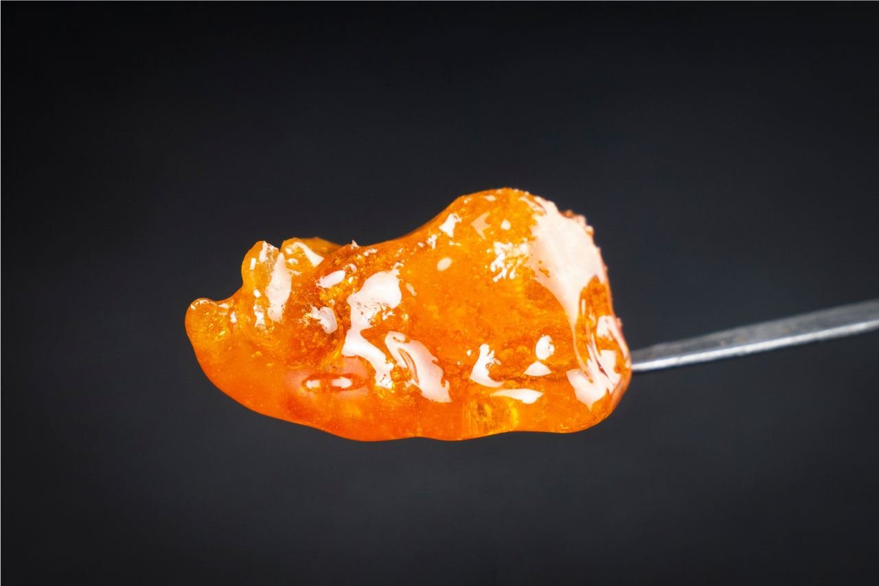 Image of High Terpene Extract (HTE) on a dab tool.
